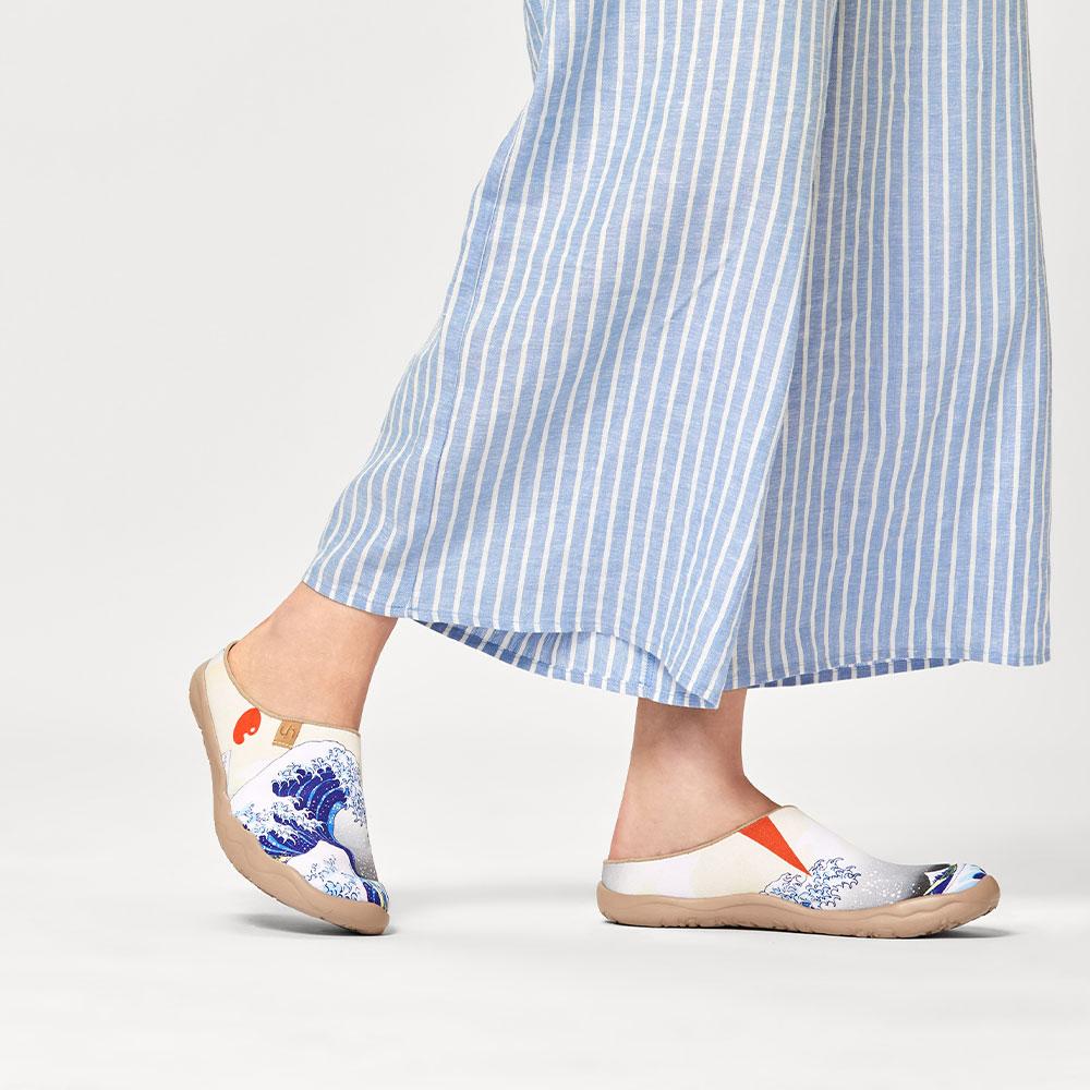 UIN Footwear Women Great Wave off Kanagawa Slipper Canvas loafers